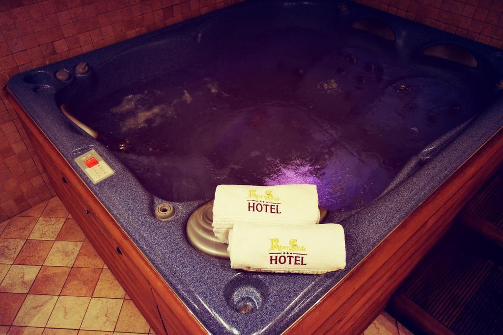 Riverside Hotel รีกา ภายนอก รูปภาพ